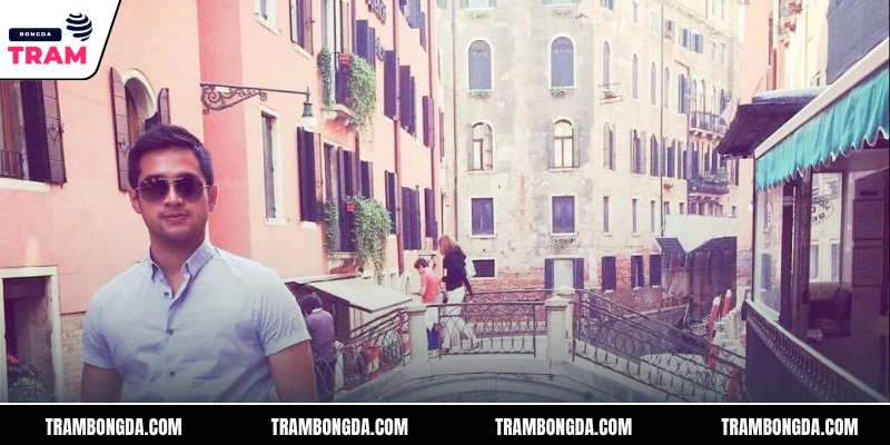 Bình luận viên BLV Leo với phong cách sôi động