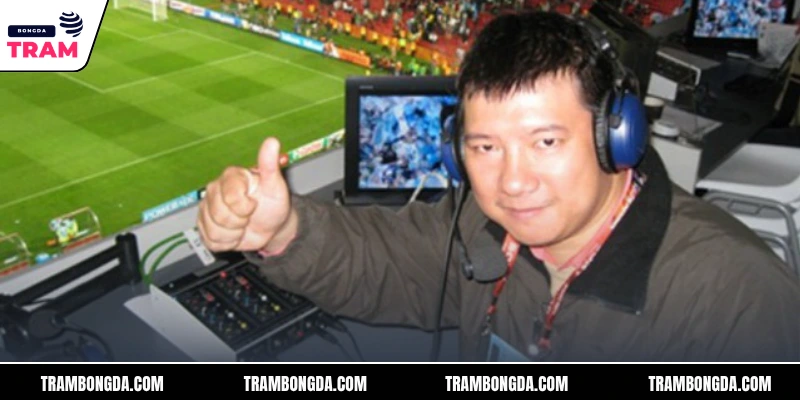 BLV bóng đá Quang Huy - Tiểu sử và hành trình sự nghiệp 1 Chân dung BLV bóng đá Quang Huy tại trường quay