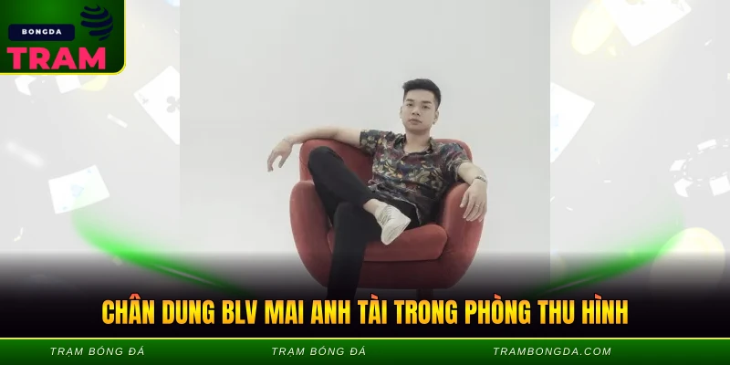 BLV Mai Anh Tài - Giọng Nói Truyền Cảm Hứng Bóng Đá 1 Chân dung blv mai anh tài trong phòng thu hình