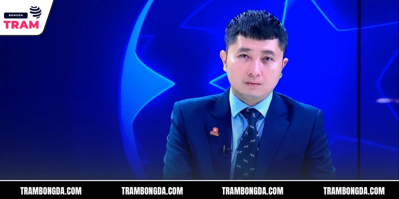 Chân dung BLV Roy trong phòng bình luận chuyên nghiệp